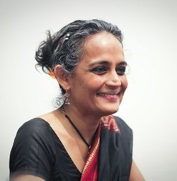 Foto di Arundhati Roy