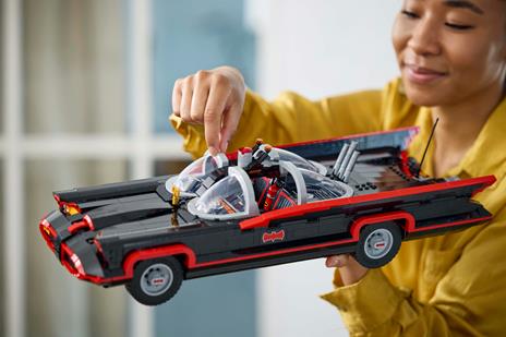 LEGO DC Batman (76328). Batman: Batmobile Classic TV Series. Esclusiva - 6