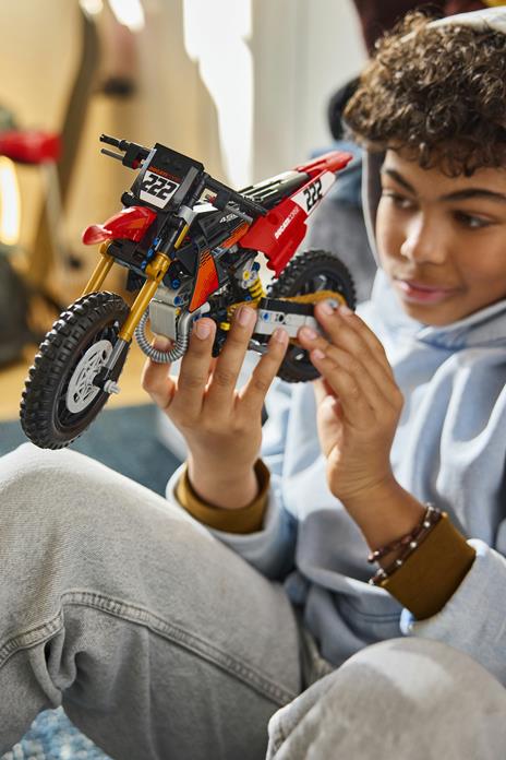 LEGO Technic (42238). Moto Ducati Desmo450 MX Factory - 3