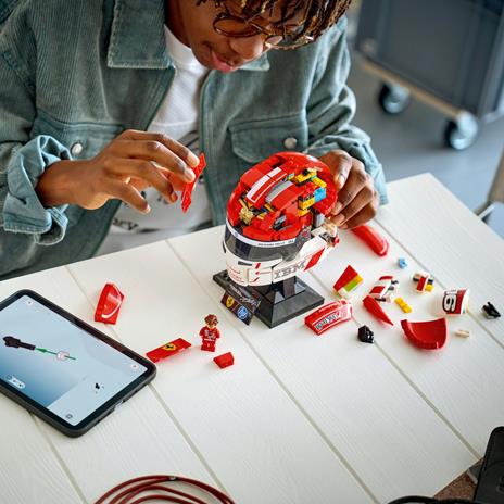 LEGO Editions (43014). Casco di Charles Leclerc Scuderia Ferrari HP - 5
