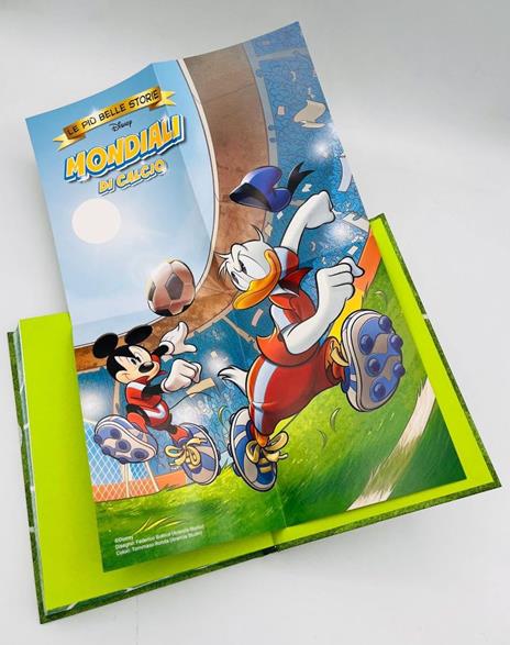 Mondiali di calcio. Le più belle storie Disney. Con Poster - 2